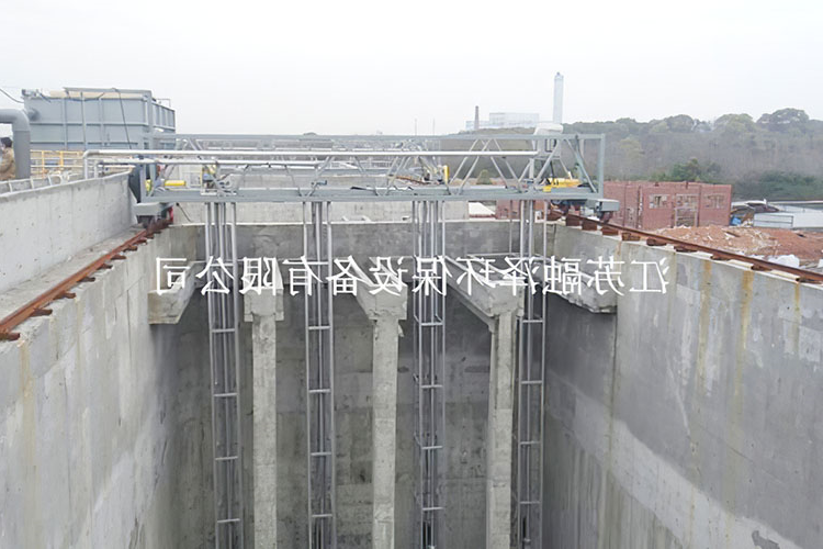 行车泵吸式吸泥机